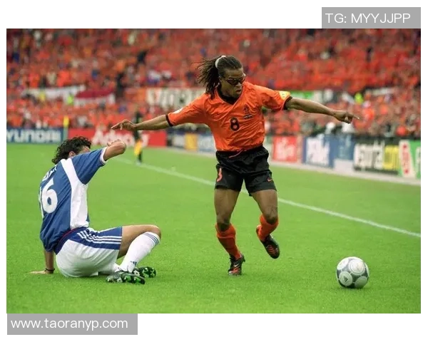 荷兰足球球星经典边锋盘点全面解析速度与技术魅力