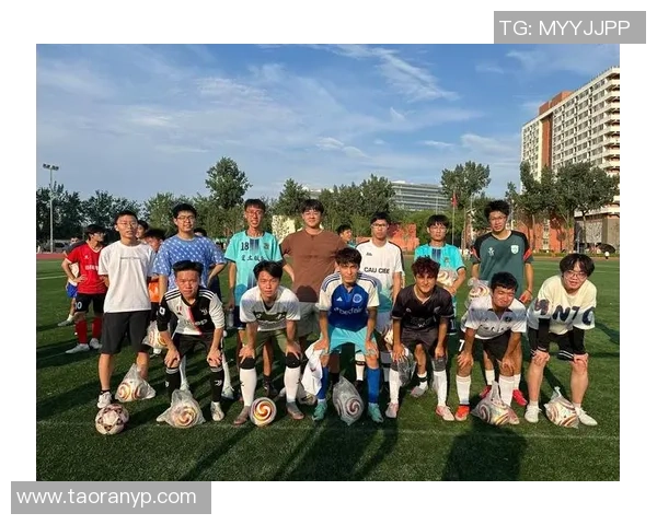 绿茵闪耀瞬间耐克足球巨星奋战赛场激情燃动青春